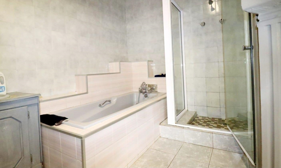13 Bedroom Property for Sale in Generaal De Wet Free State